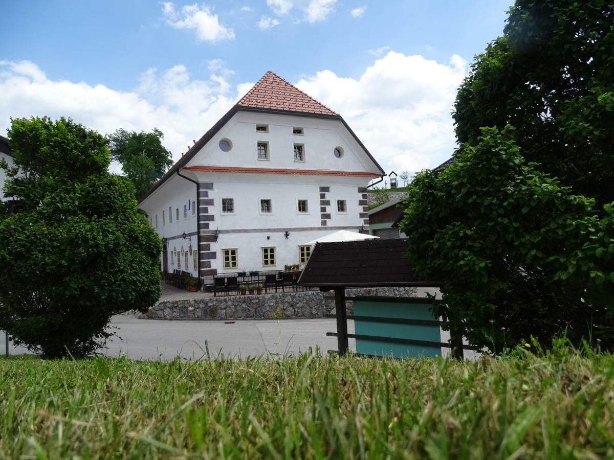 Apartments Mozinetova Hisa Sentjost nad Horjulom Exterior foto